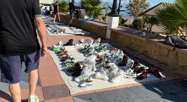 Vox Benalmádena denuncia que el PP ha reducido las actuaciones policiales contra los manteros en un 30% 