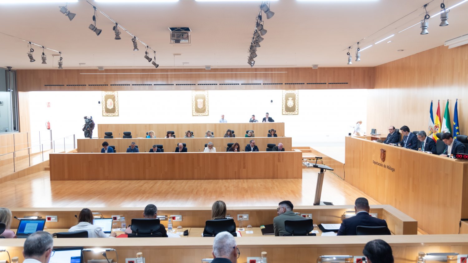 La Diputación exige por unanimidad al Gobierno actuaciones urgentes contra el colapso de tráfico en la A7 oriental