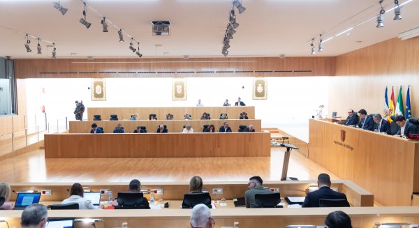 La Diputación exige por unanimidad al Gobierno actuaciones urgentes contra el colapso de tráfico en la A7 oriental