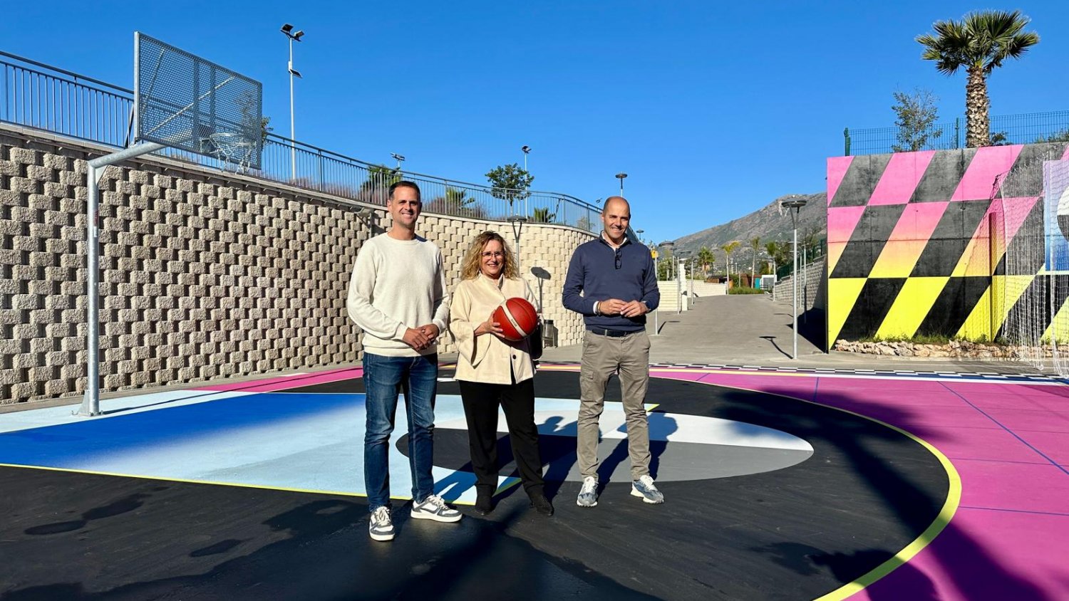  El Ayuntamiento de Fuengirola amplía la oferta deportiva del Parque de La Loma con la creación de una cancha de baloncesto 3x3
