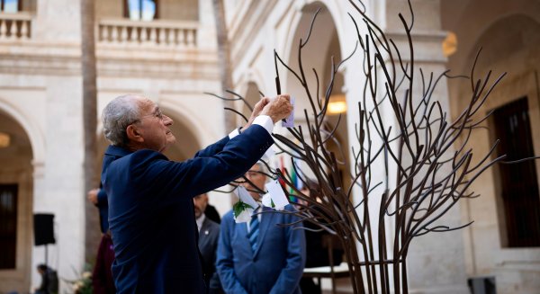 Ronda conmemora el 25 N con un emotivo acto que ha recordado a las mujeres asesinadas por sus parejas o ex parejas