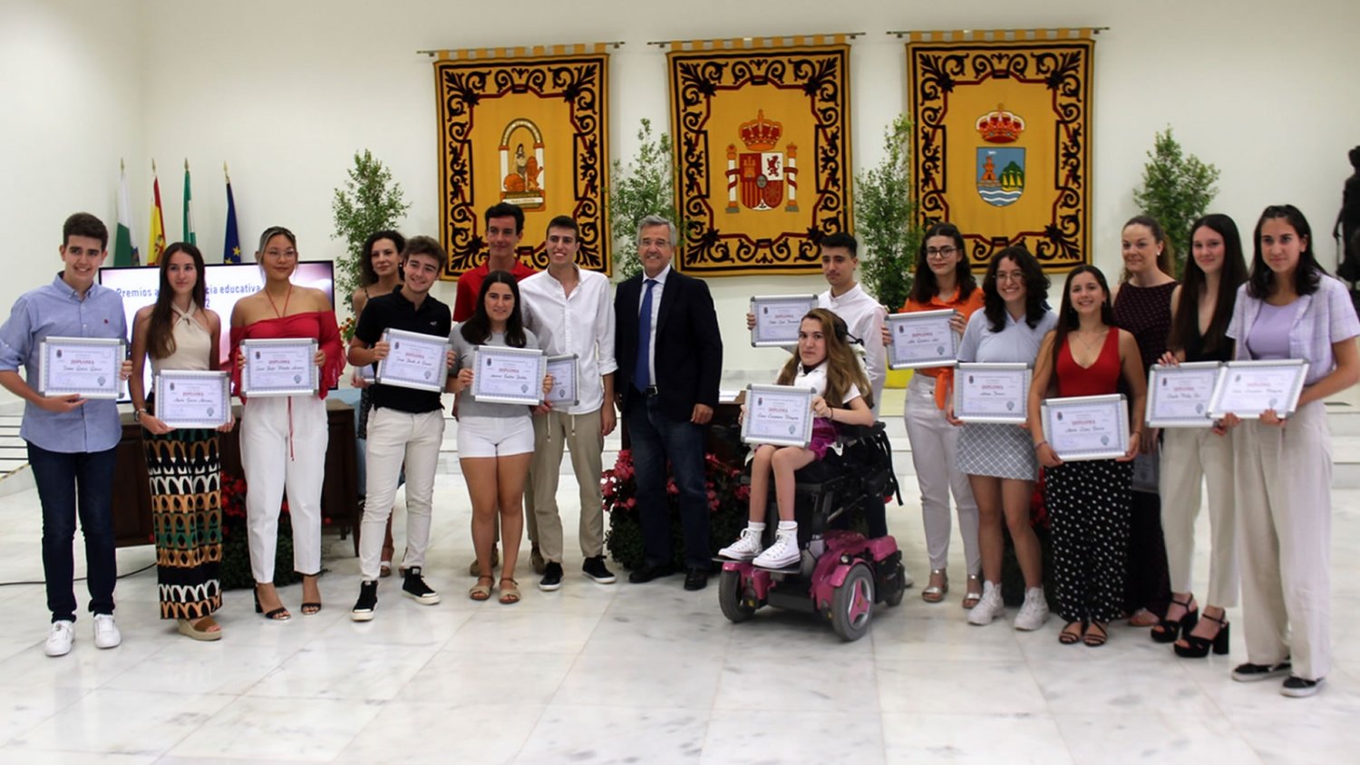 Estepona reconoce a los 16 mejores alumnos de Bachillerato en los IX Premios a la Excelencia Educativa