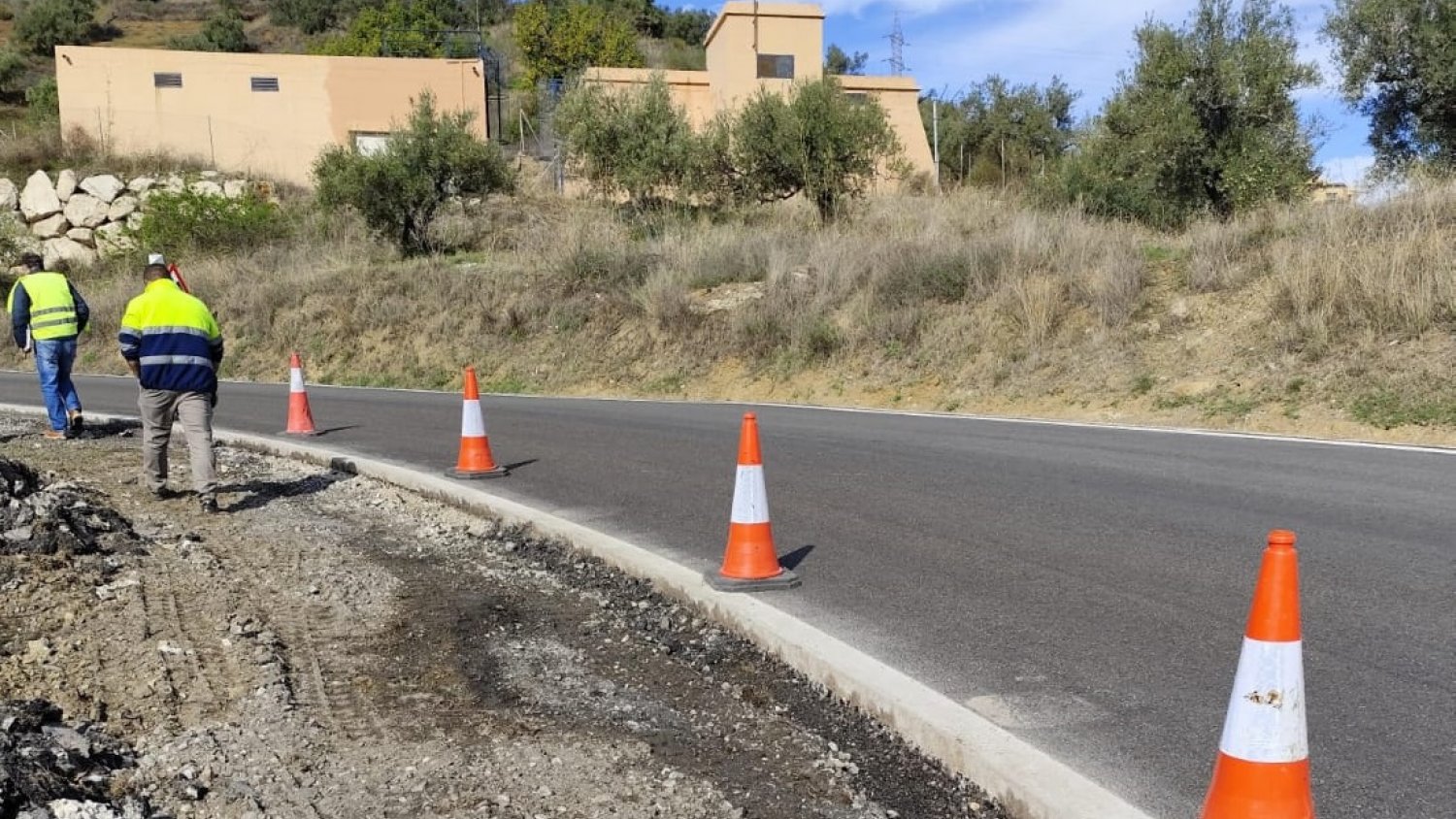 Iniciadas las obras del nuevo tramo de acerado entre Benagalbón y calle La Loma para mejorar la movilidad y la seguridad