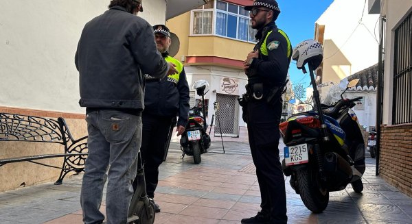 El Ayuntamiento de Fuengirola refuerza la seguridad vial con controles sobre el uso de patinetes y una campaña de concienciación