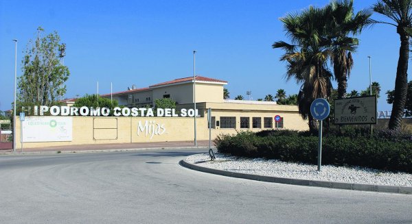 El Ayuntamiento de Mijas acuerda disolver  la sociedad que administraba el hipódromo y asume íntegramente su gestión 