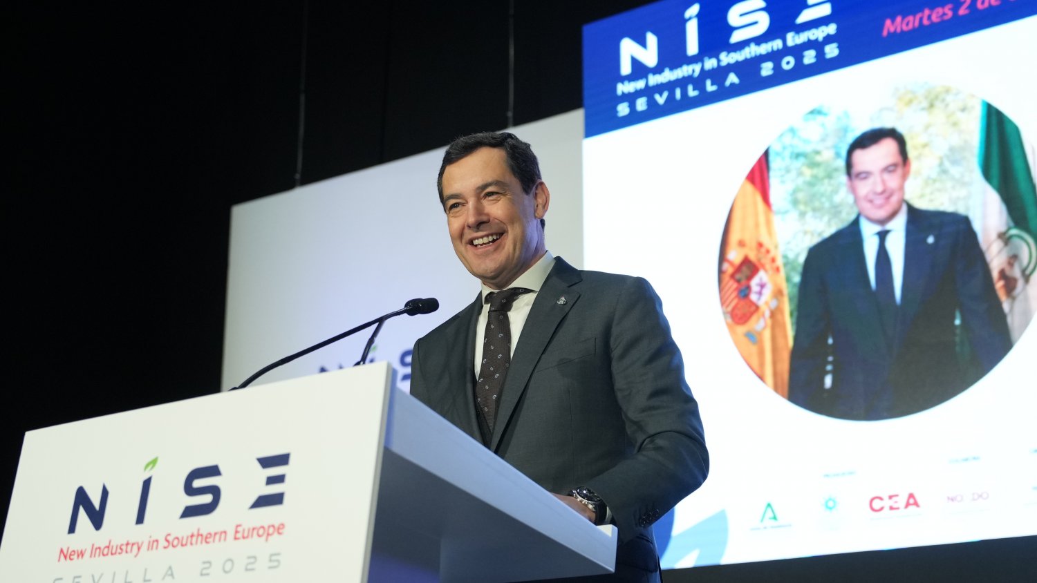 Juanma Moreno proclama a Andalucía como el 'gran 'hub' de referencia industrial del sector del sur de Europa