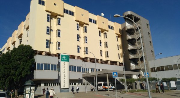 Siete médicos de guardia intoxicados tras comer en la cafetería del Hospital Virgen de la Victoria