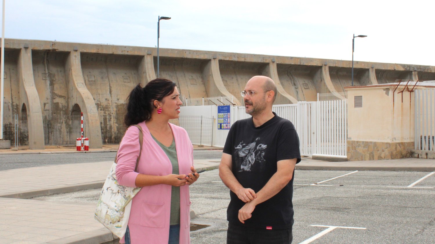 Con Málaga exige frenar el rascacielos del Puerto y abrir una consulta ciudadana