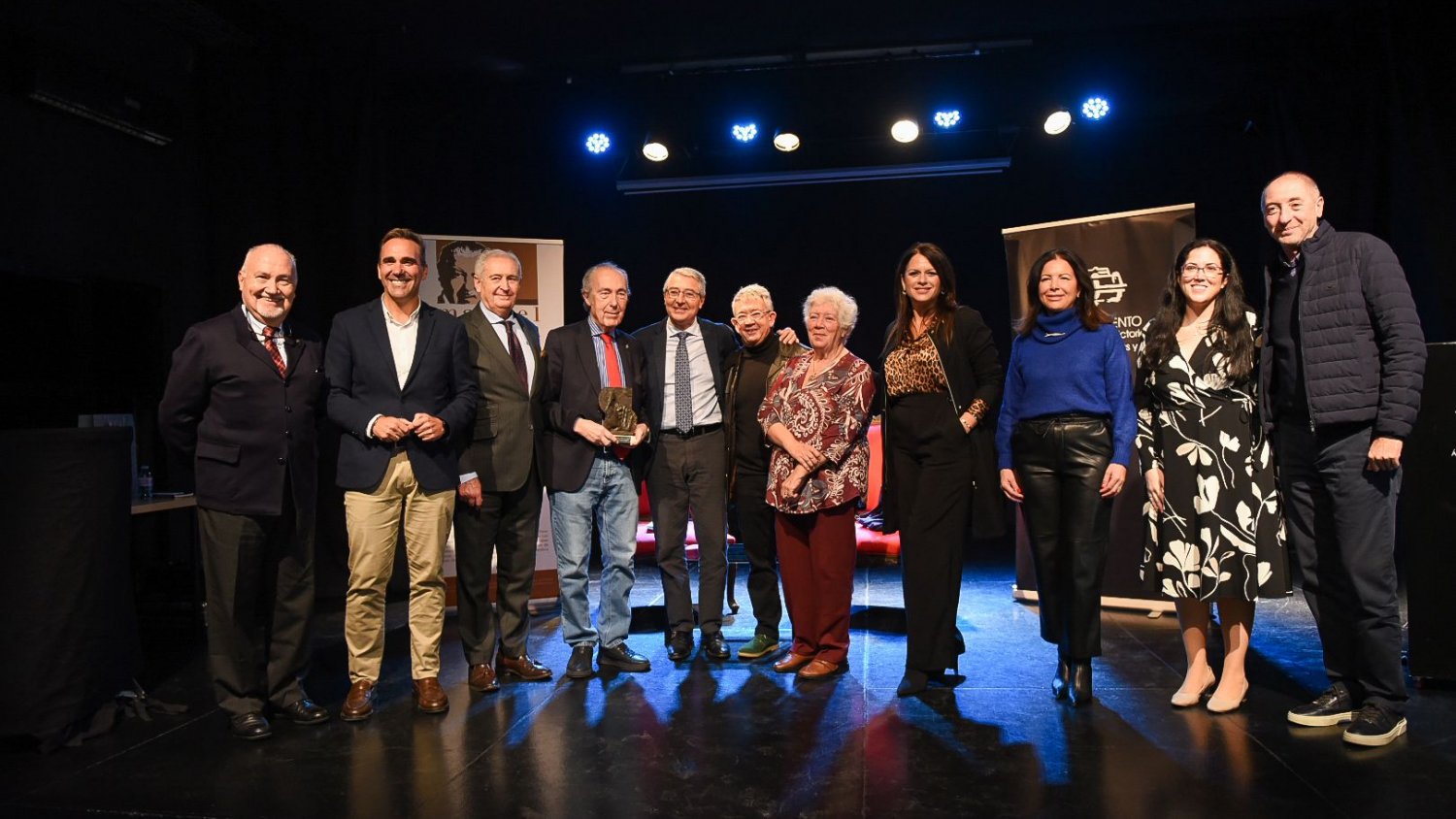 Luis Alberto de Cuenca recibe en Rincón de la Victoria el II Premio Antorcha de Honor a la Trayectoria Poética