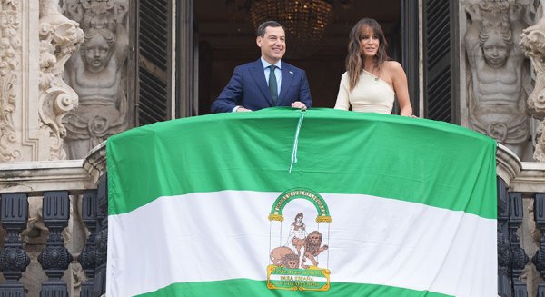 Moreno reivindica el valor de la Bandera de Andalucía como símbolo de solidaridad y unión entre la sociedad