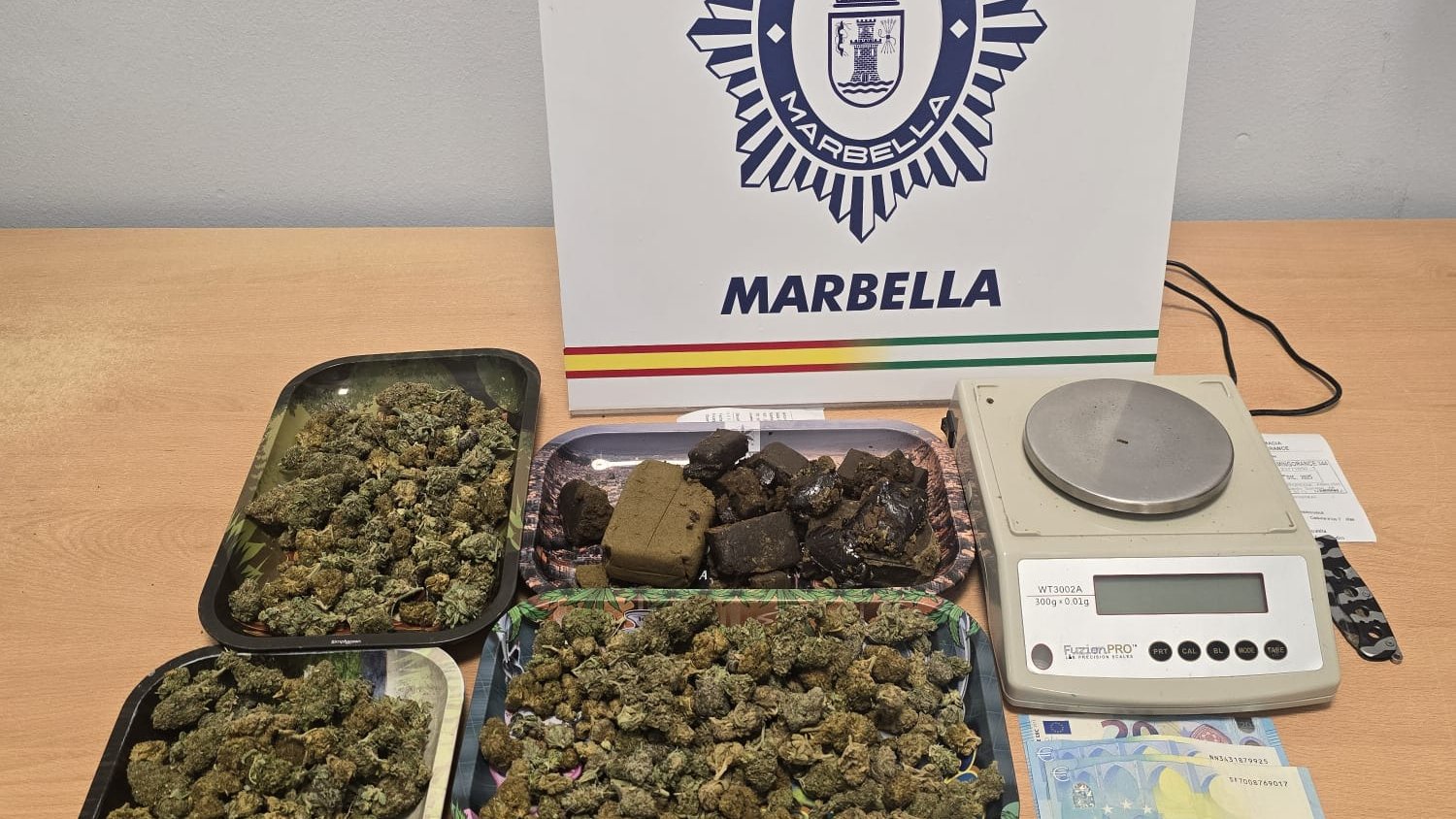 Desmantelan en Marbella un supuesto club de fumadores que operaba sin licencia y distribuía drogas