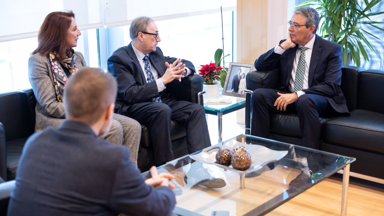 El presidente de la Diputación, Francisco Salado, recibe a Marc Simón, vicepresidente de la Fundación 'la Caixa'