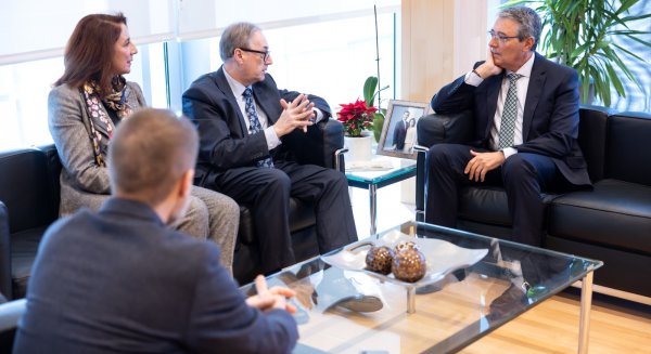 El presidente de la Diputación, Francisco Salado, recibe a Marc Simón, vicepresidente de la Fundación 'la Caixa'