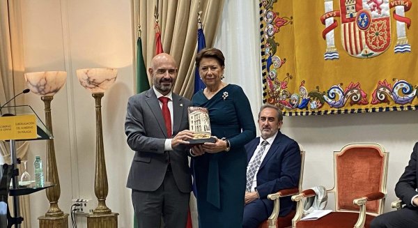 Málaga celebra el 47 aniversario de la Constitución con la entrega de los Premios Caleta 2025 