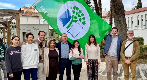El IES Sierra de Mijas iza su Bandera Verde de Ecoescuela por su firme compromiso con el medio ambiente y la sostenibilidad 