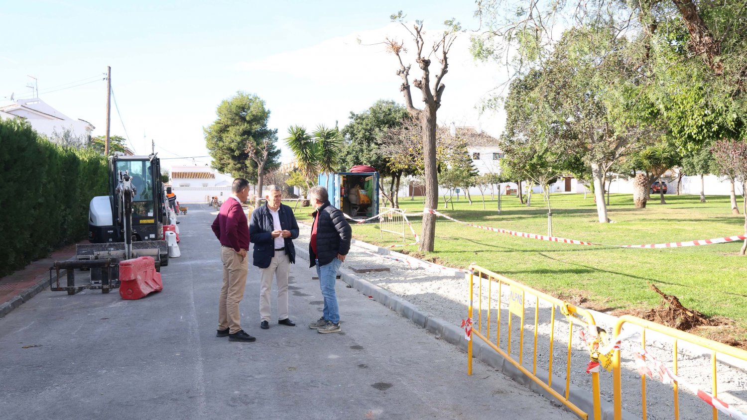 El Ayuntamiento de Marbella mejora la accesibilidad y la movilidad peatonal en la calle Guadiamar de San Pedro Alcántara 