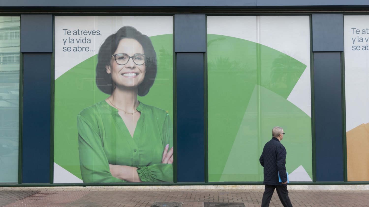 Unicaja premia con 50 euros la recomendación de nuevos clientes y permite donar el incentivo a ocho ONG