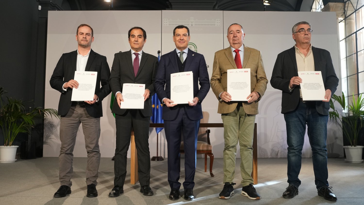 El Gobierno andaluz invertirá 250 millones para mejorar la condiciones de funcionarios y mejorar la atención ciudadana