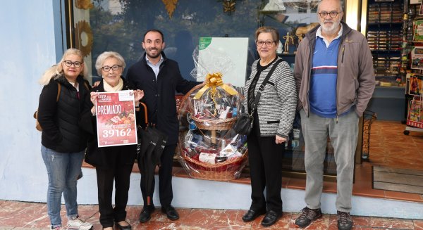 El Ayuntamiento de Marbella y Las Albarizas se unen para apoyar el comercio local con el sorteo de su Cesta de Navidad