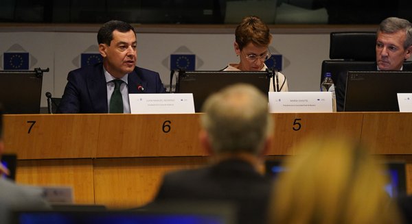 Moreno defiende la importancia de las regiones en Europa y pide a la Comisión que les garantice fondos