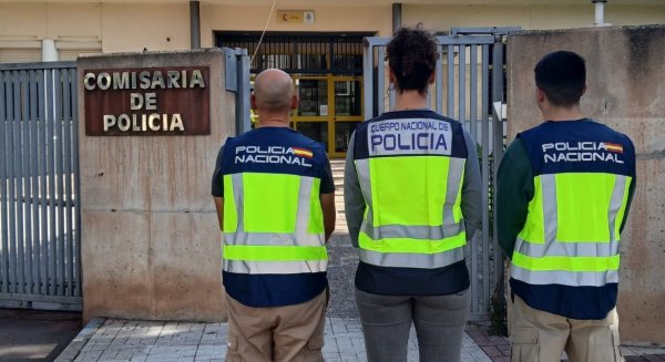 Agentes de la Policía Nacional salvan la vida a un hombre que sufrió una parada cardiorrespiratoria en plena calle de Málaga