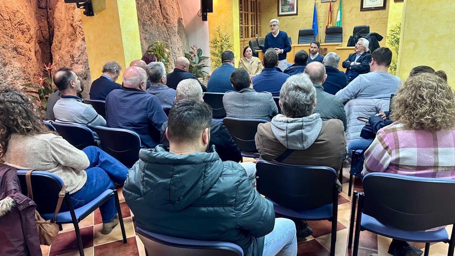 El PSOE de Málaga denuncia los 'continuos incumplimientos' de Junta y Diputación con los municipios de la Axarquía