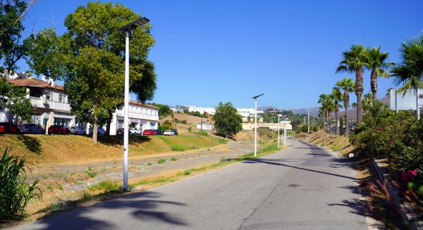 El Ayuntamiento de Estepona finaliza la primera fase de instalación de alumbrado en el corredor litoral y en viales del extrarradio