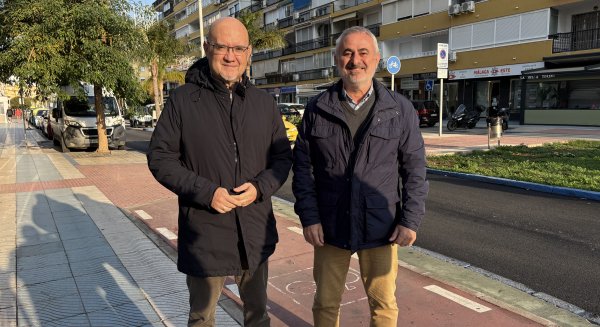 El plan de asfaltado de Torre del Mar avanza en avenida Toré y avenida de Colón