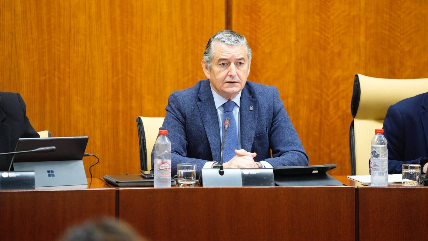 El consejero de Sanidad de Andalucía defiende el aumento de la plantilla y la estabilización de los profesionales sanitarios 