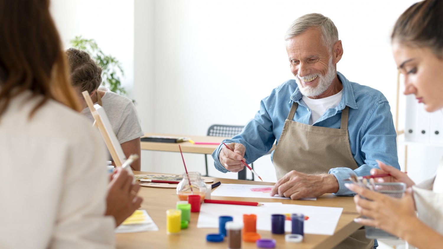 Casi 2.200 personas participan en los 98 talleres gratuitos de envejecimiento activo impulsado por el Ayuntamiento de Málaga