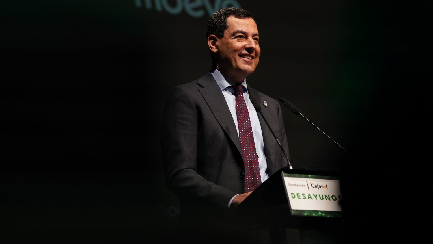 Moreno anuncia que Andalucía tendrá por primera vez más autónomos que parados registrados al cerrar el año