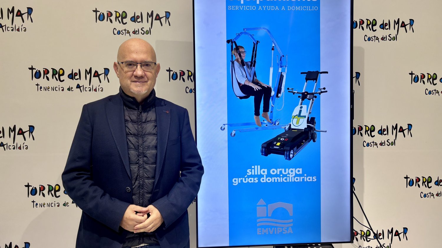 EMVIPSA incorpora dos sillas oruga salvaescaleras para mejorar la atención a personas con movilidad reducida