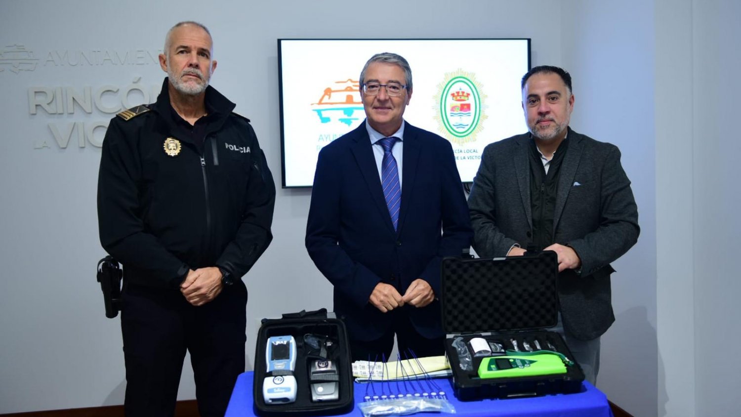 La Policía Local de Rincón de la Victoria refuerza sus controles de tráfico con nuevos equipos de detección de alcohol y drogas
