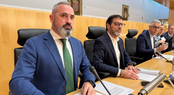 VOX vota en contra de los presupuestos de la Diputación de Málaga al considerarlos que están centrados en el 'gasto ideológico'