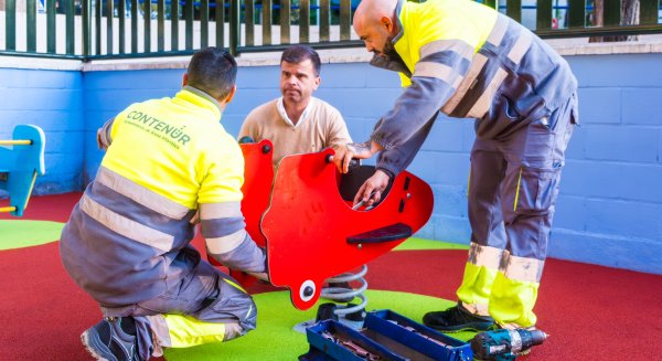 El Ayuntamiento de Marbella culmina la renovación integral del área de juego infantil de Río Huelo 