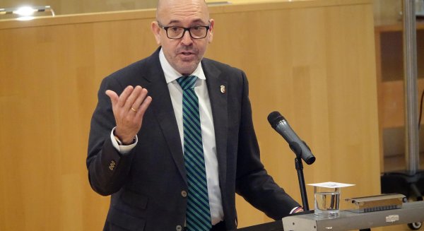 El alcalde de Cártama reclama a la Diputación que lidere la defensa de una financiación local justa ante la Junta de Andalucía 