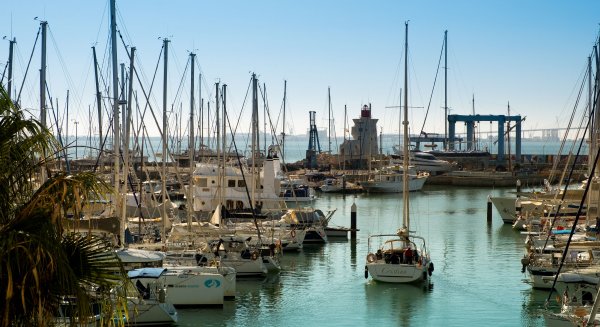 Marinas de Andalucía crea una red de comisiones temáticas para coordinar la gestión y seguridad de los puertos deportivos