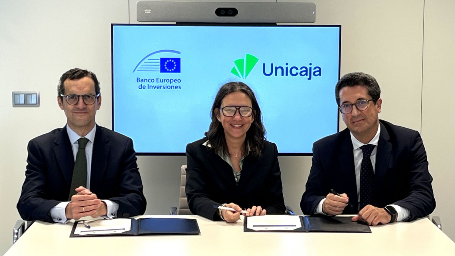 Unicaja y el BEI firman su primer acuerdo de garantía para inyectar 400 millones de euros en pymes y empresas españolas