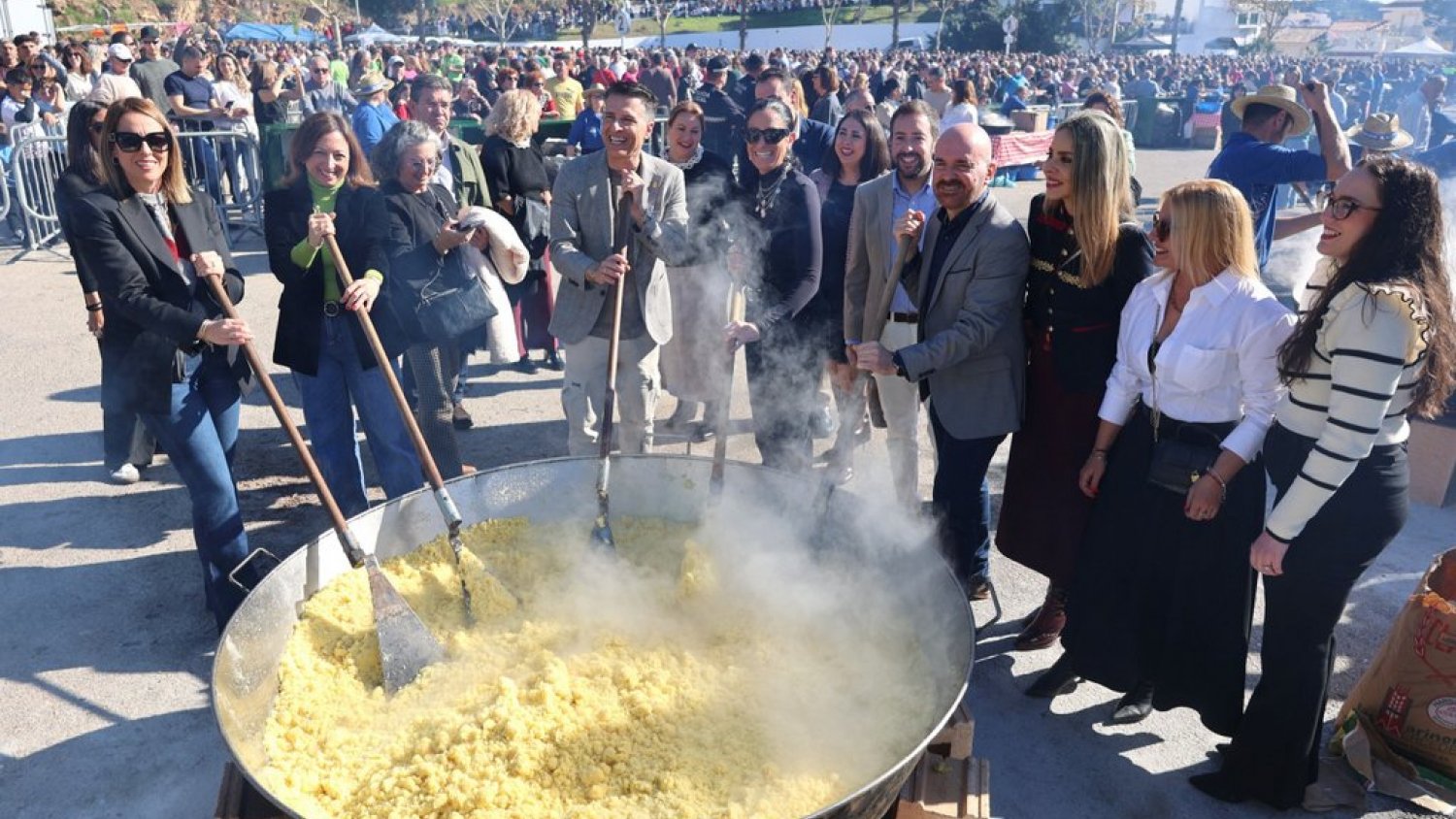 Más de seis toneladas y media de ingredientes y 180 arrobas de vino preparadas para la Fiesta de las Migas de Torrox