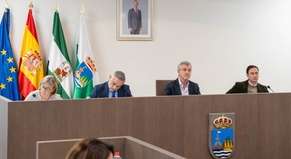 El Ayuntamiento de Estepona cierra un año marcado por la liquidación de la deuda heredada y la bajada histórica de impuestos 