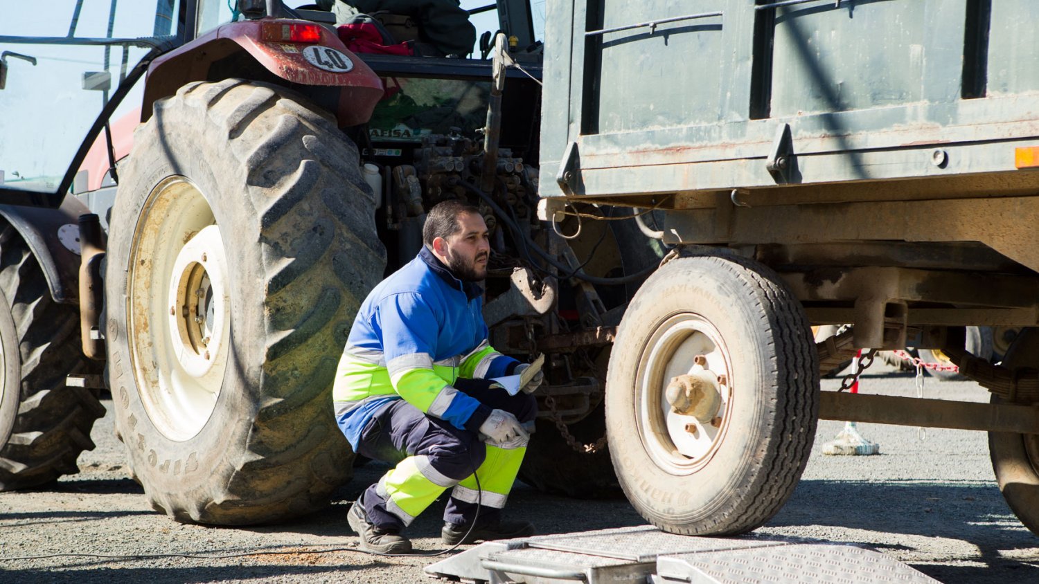 Las ITV móviles superan las 15.000 inspecciones a vehículos agrícolas durante la campaña de la aceituna