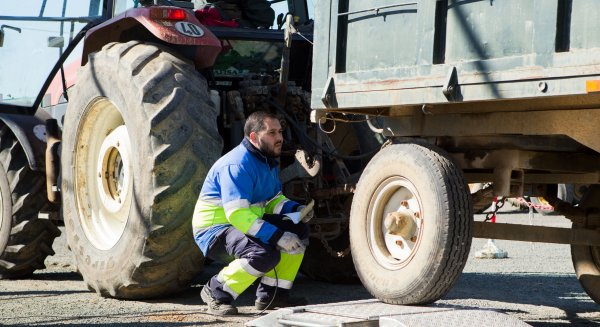Las ITV móviles superan las 15.000 inspecciones a vehículos agrícolas durante la campaña de la aceituna