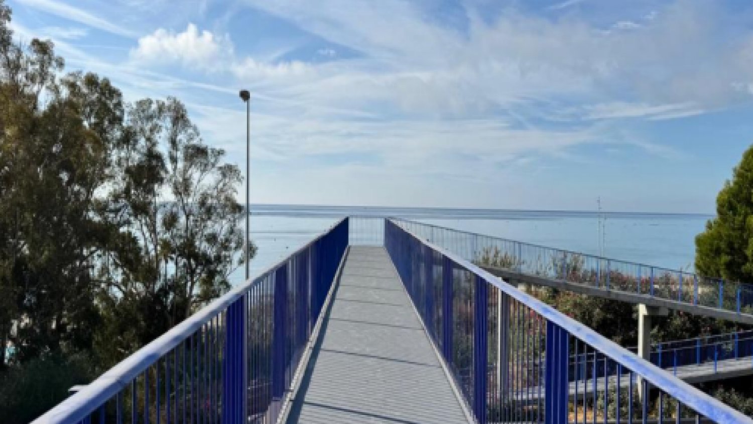 Transportes mejora la seguridad peatonal en Málaga con la renovación de 12 pasarelas por 1,9 millones de euros