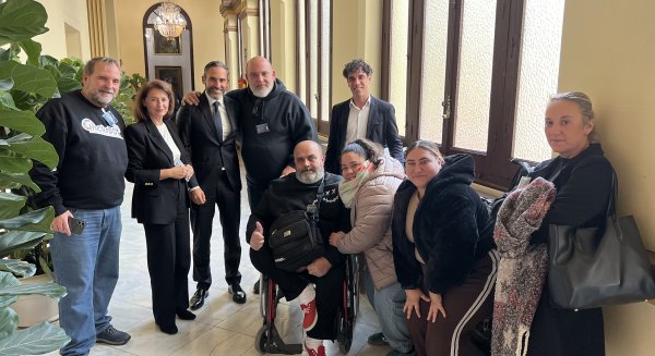 El PSOE consigue que el pleno de Málaga exija a Moreno Bonilla 46 millones de euros para alimentar a la población vulnerable