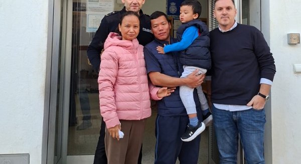 Agentes de la Policía Nacional salvan la vida a un niño de dos años que entró en parada respiratoria