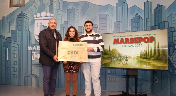 Marbella entrega a la Asociación CADI un cheque de 1.200€ procedentes de la recaudación obtenida con la venta de vasos solidarios en el Festival Marbepop 