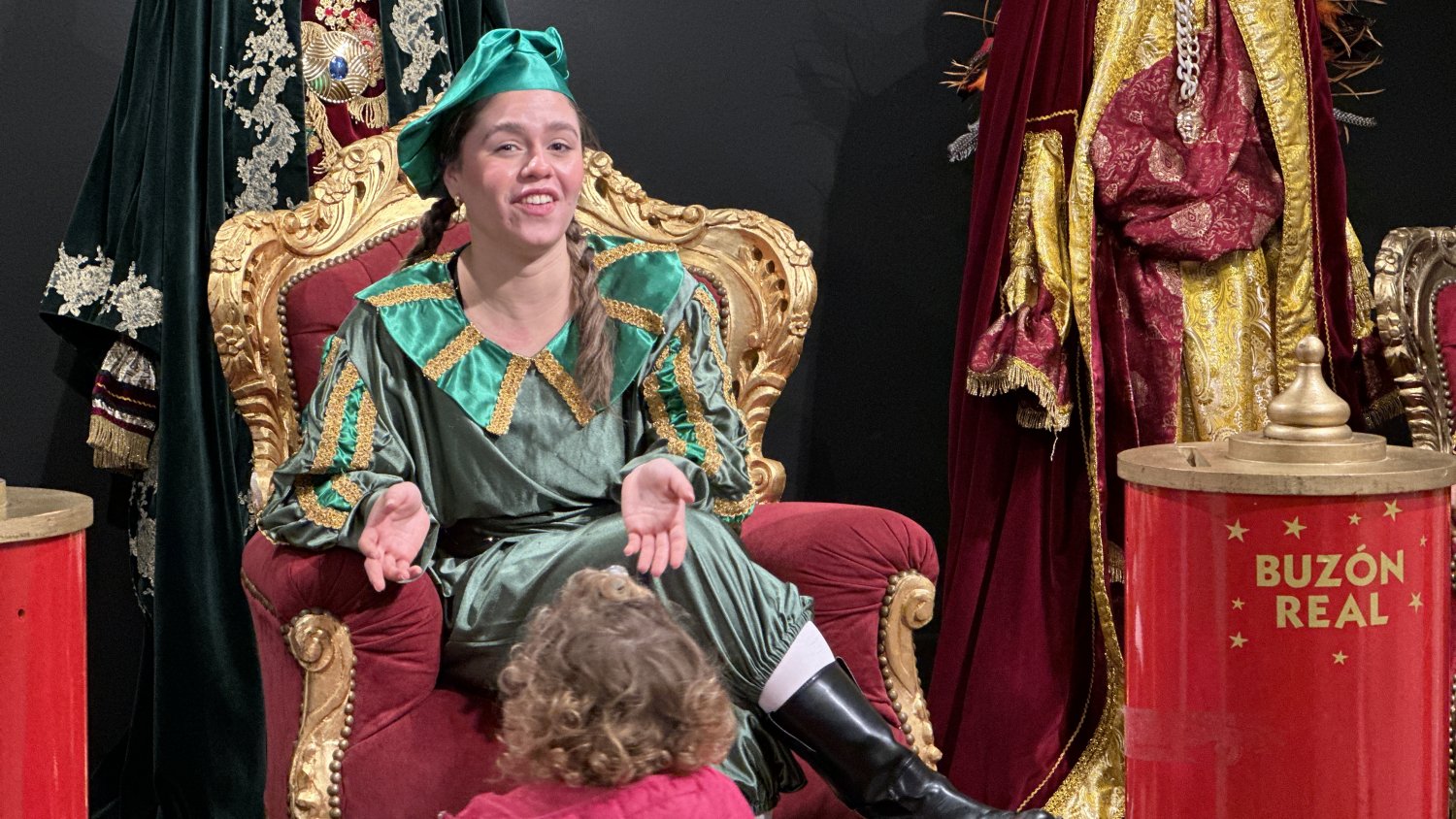 Fuengirola organiza una recepción con los pajes de los Reyes Magos en la plaza Reyes Católicos