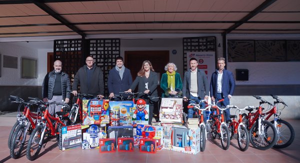 Teresa Porras presenta el cortejo real de Cruz del Humilladero, que contará con la participación empresarios locales