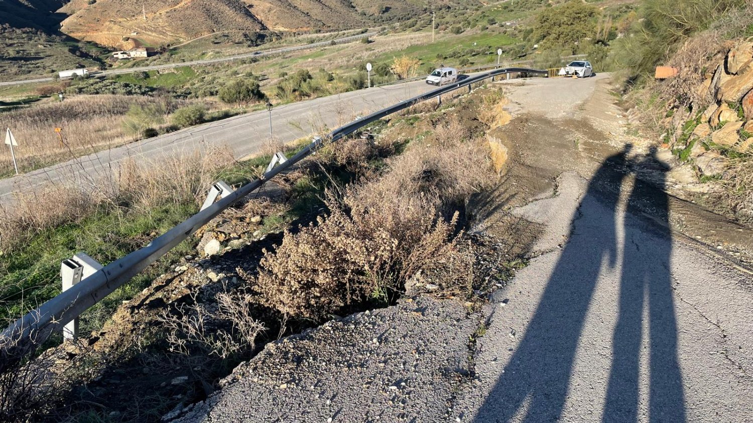 La Diputación de Málaga financiará el arreglo del acceso al polideportivo de Carratraca