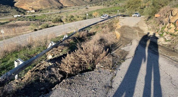 La Diputación de Málaga financiará el arreglo del acceso al polideportivo de Carratraca